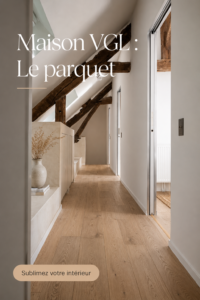 Parquet en bois massif dans un intérieur lumineux et accueillant