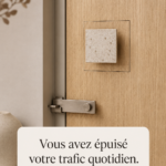 Femme vérifiant le suivi de son colis sur un smartphone.