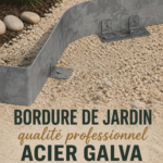 Bordure de jardin en acier galvanisé bien installée dans un jardin fleuri.