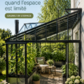 Un jardin vertical luxuriant sur un mur, illustrant un petit espace magnifiquement aménagé.