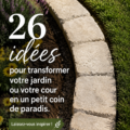 Un jardin luxuriant avec des plantes variées et un coin détente, illustrant un espace paisible