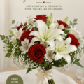 Un arrangement floral coloré et créatif réalisé à la maison, montrant des fleurs variées disposées avec soin.