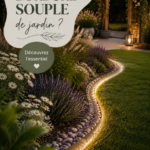 Jardin avec une bordure souple en bois et fleurs colorées