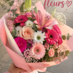 Bouquet de fleurs variées, lumineux et joyeux, parfait pour faire plaisir à une amie.