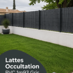 Des lattes occultation en PVC gris dans un jardin moderne.