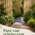 Jardin protégé par un pare-vue en bois
