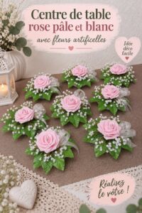 Centre de table élégant en rose pâle et blanc avec fleurs artificielles